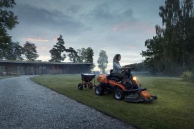 Thermischer Rasenmähertraktor HUSQVARNA R 216T AWD – Image 3
