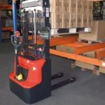 Elektrischer Wiegestapler – Max. Hubhöhe 3514 mm – Max. Tragfähigkeit 1200 kg – Image 4